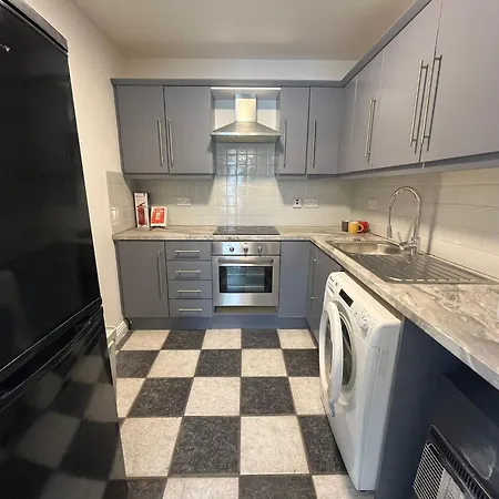 Spacious Family-friendly 2-bedroom With Free Parking *