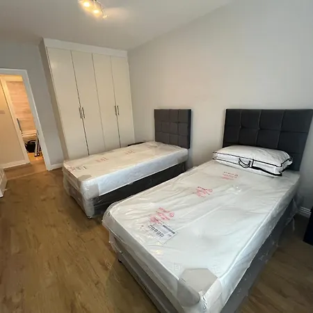 Spacious Family-friendly 2-bedroom With Free Parking