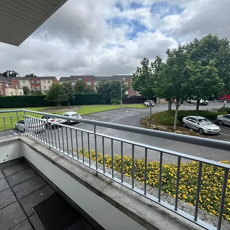 Apartment Spacious Family-friendly 2-bedroom With Free Parking *